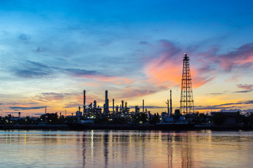 Obraz premium Oil refinery
