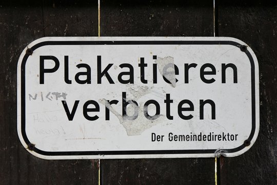 Schild: Plakatieren verboten
