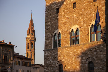 Fototapeta na wymiar Firenze,Palazzo Vecchio e campanile della Badia Fiorentina.