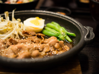 Grill pork on the pan