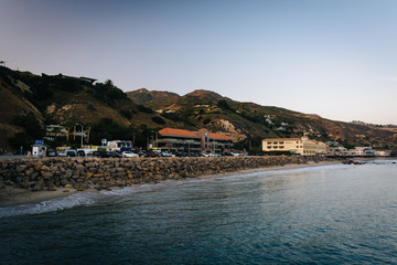 Fototapeta na wymiar View of the Pacific Coast from the Malibu Pier, in Malibu, Calif
