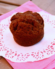 muffin au chocolat noir,isolé