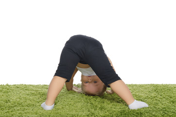 Fototapeta premium little girl makes the slopes on carpet