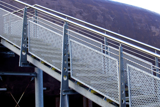 Edelstahl Treppengel&auml;nder und verzinkte Treppe