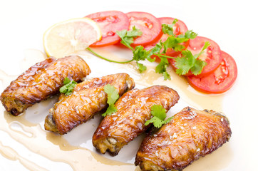 Grilled chicken wings and vegetables