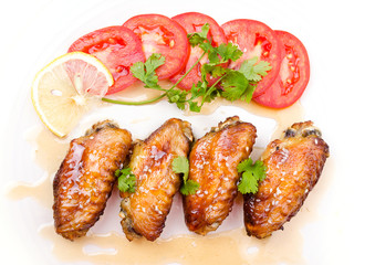 Grilled chicken wings and vegetables