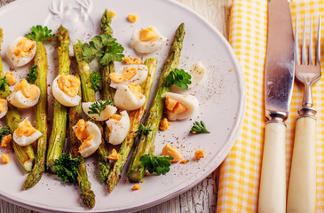 Grilled asparagus with quail eggs