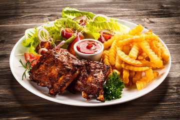 Grilled ribs with vegetables