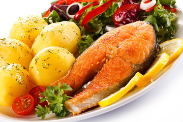 Grilled salmon and vegetables