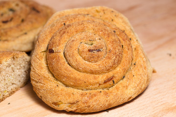 Wholemeal buns with onions