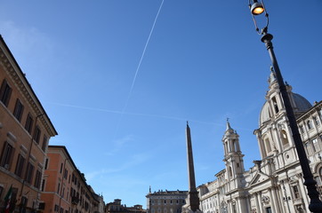 ポポロ広場　上空にかかる十字架（イタリア　ローマ）