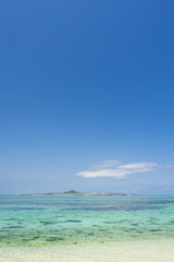 沖縄のビーチ・備瀬の浜・伊江島を望む