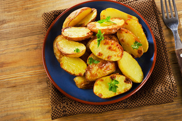 Fried potato with   herbs .