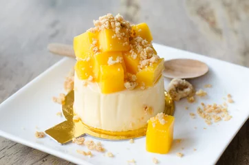 Rolgordijnen mango cheesecake on white plate © joloei