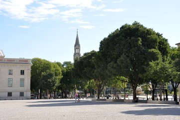 nimes
