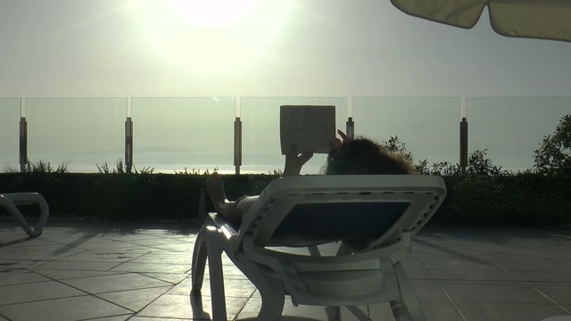 lire sous le soleil