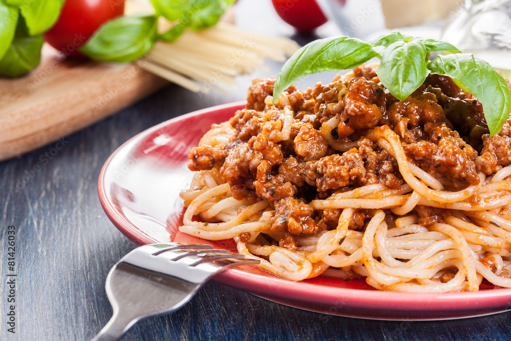 Wall mural Spaghetti bolognese with cheese and basil