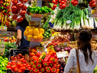 Fototapeta na wymiar Obst und Gemüsemarkt