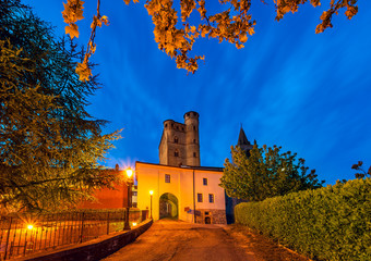 Obraz premium Early morning in Small italian town.