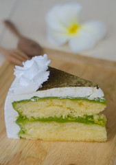 Obraz na płótnie Canvas Green tea cake on wooden plate