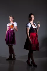 Foto op Canvas Frauen im Dirndl mit Wein und Bier Porträt © www.freund-foto.de