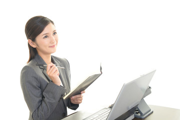 スケジュールを確認する女性