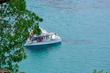 barco em Fernando de Noronha