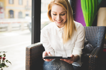 Naklejka premium young beautiful blonde straight hair woman