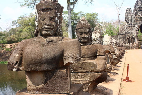 Statue Naga ad Angkor