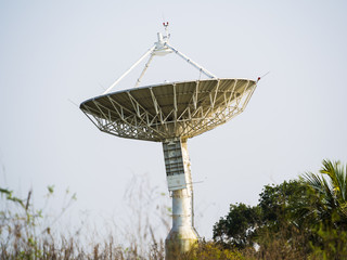 Satellite dish receiving data signal