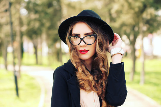 Outdoor fashion portrait of stylish pretty hipster girl
