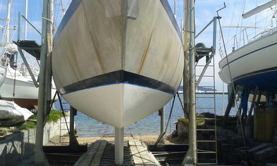 Yacht Maintenance boat crane lift