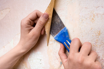 removal of old wallpapers from wall
