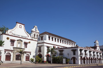 Hermosa fachada del edificio colonial del antiguo Antiguo Convento de San Francisco en la ciudad amurallada de Cartagena de Indias en Colombia. 