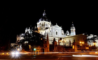 Fototapeta na wymiar Almudena Cathedral in Madrid.