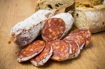 Aperitivo de chorizo con pan