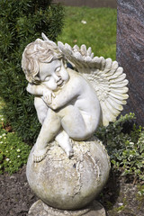 der Engel auf der Kugel