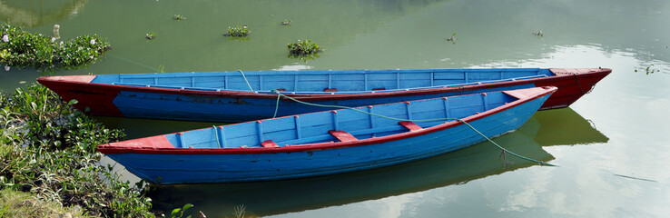 Obraz premium Vivid color boats in Phewa lake