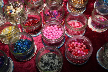 Runde Kunststoffperlen (Perlen)