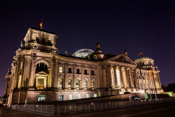 Obraz premium Night view of Reichstag building in Berlin, Germany . Building o