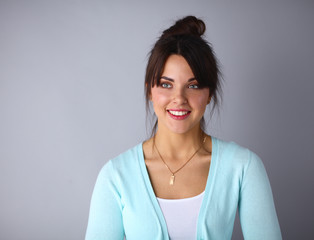 Obraz premium Portrait of an attractive fashionable young brunette woman