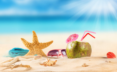 Fototapeta na wymiar summer coconut drink on the beach