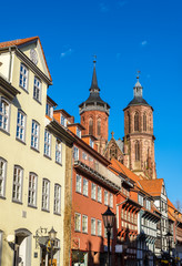 Obraz premium Street in Gottingen with traditional timbered buildings - German