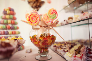 Colorful wedding lollipops in boll of gummy bears