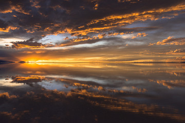 ミラーレイク・ウユニ塩湖の夕景