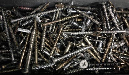 Werkzeuge in der Werkstatt - Schrauben