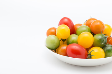 カラフルなミニトマト（お皿右寄せ）