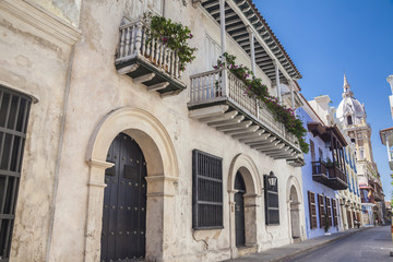 Fototapeta na wymiar Calle en Cartagena de Indias