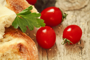 Pita with tomatos