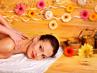 Obraz na płótnie Canvas Woman getting massage .